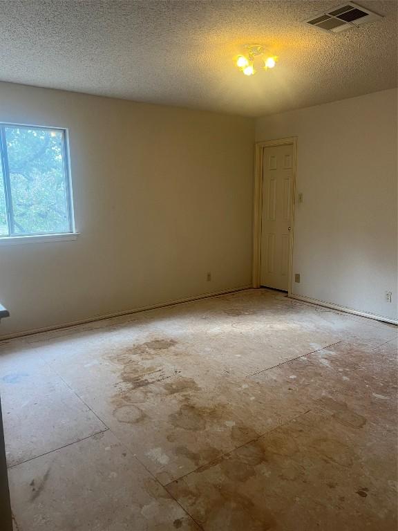 empty room featuring a textured ceiling