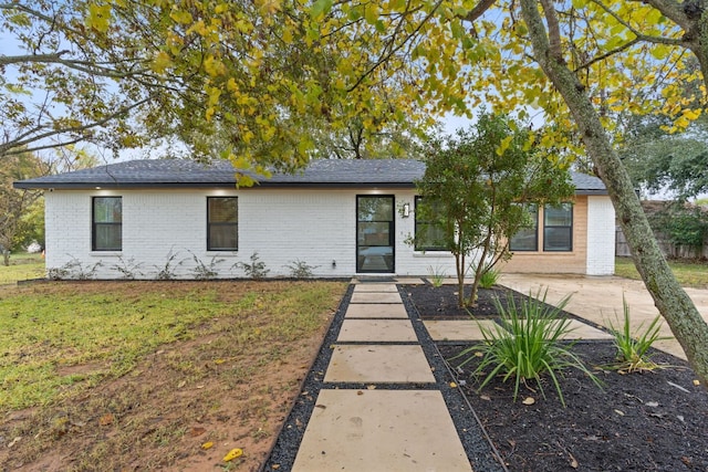 view of front of home with a front lawn