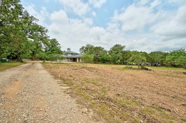 view of yard featuring a rural view