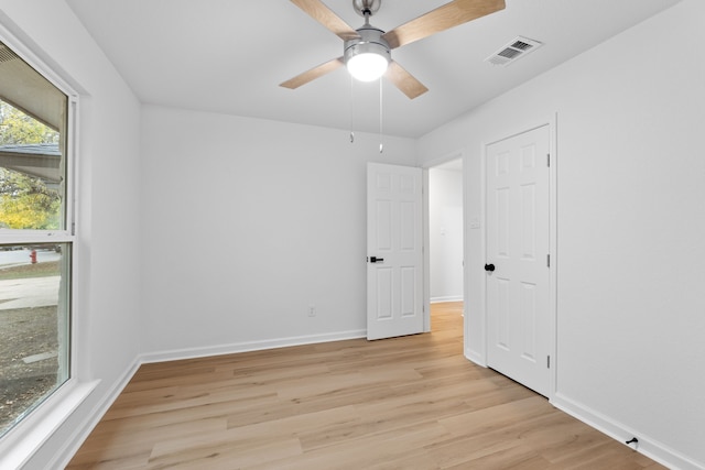 unfurnished room with light hardwood / wood-style flooring and ceiling fan