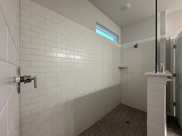 bathroom featuring tiled shower