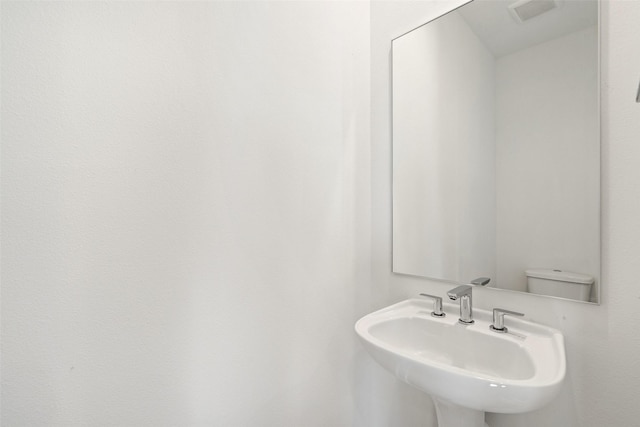 bathroom featuring sink and toilet