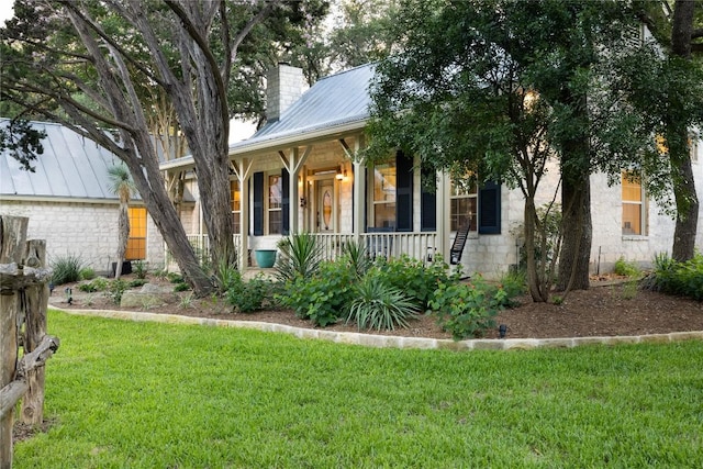 farmhouse inspired home featuring a front yard and a porch