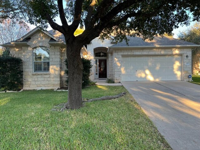 view of front of house featuring a garage and a front yard