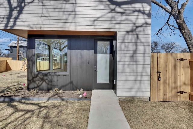 entrance to property featuring fence