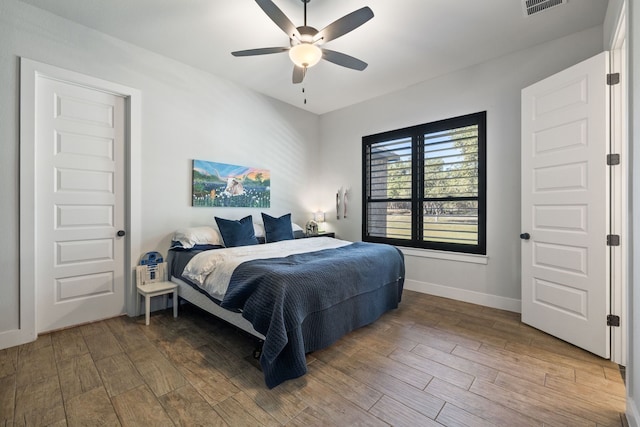 bedroom featuring ceiling fan