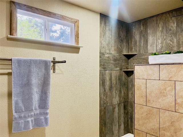 1342 Moose Trl, Kingsland, TX 78639 - bathroom with tiled shower and a textured wall