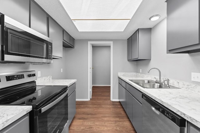 kitchen featuring gray cabinetry, sink, stainless steel appliances, and dark hardwood / wood-style floors