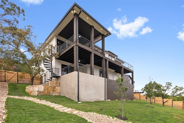 back of house featuring a lawn