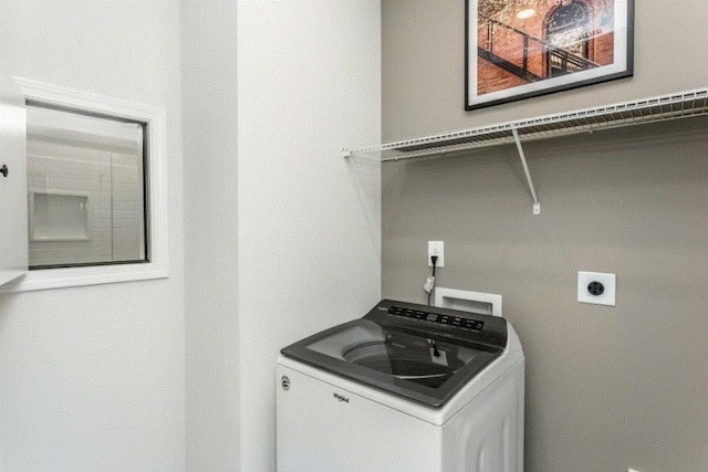 laundry area with washer / dryer