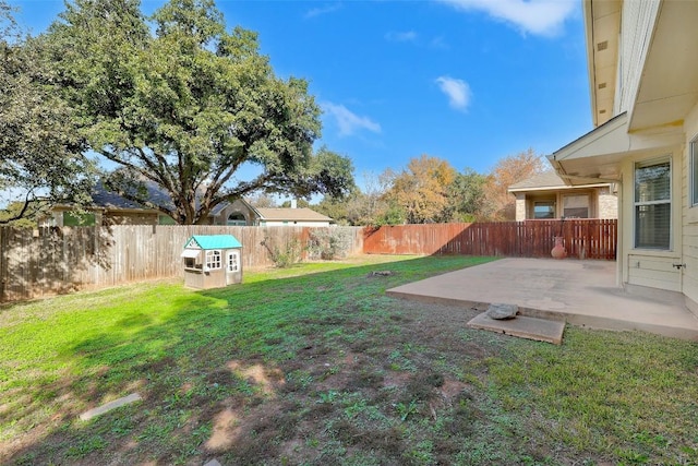 view of yard with a patio area