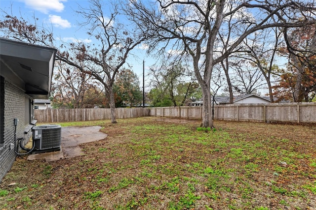 view of yard featuring central AC unit