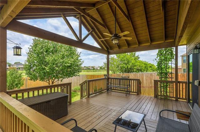 deck featuring ceiling fan