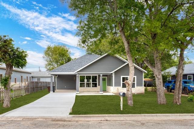 view of front of house featuring a front yard and a carport