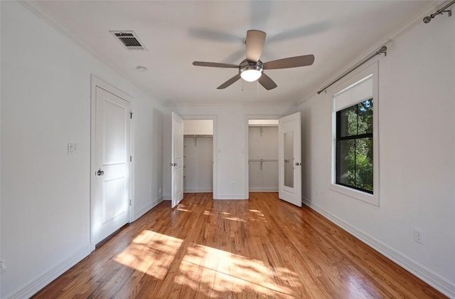 unfurnished bedroom featuring ceiling fan, light hardwood / wood-style floors, and ornamental molding