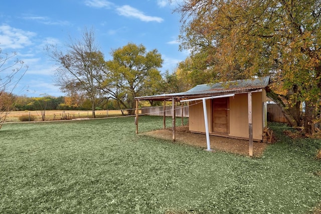 view of yard featuring a rural view and a shed