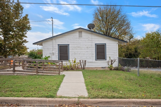 bungalow-style house featuring a front yard