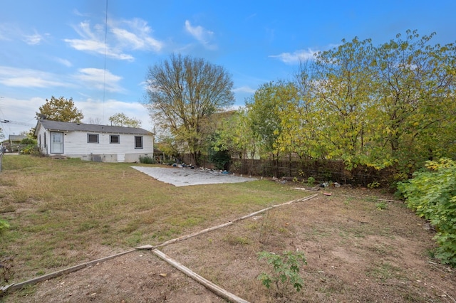 view of yard with a patio