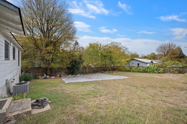 view of yard with central AC unit