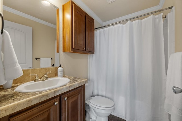 bathroom featuring a shower with shower curtain, crown molding, vanity, and toilet