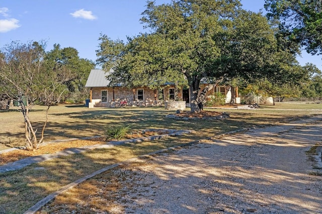 view of front of house with a front lawn