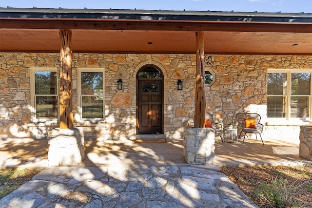 property entrance with covered porch