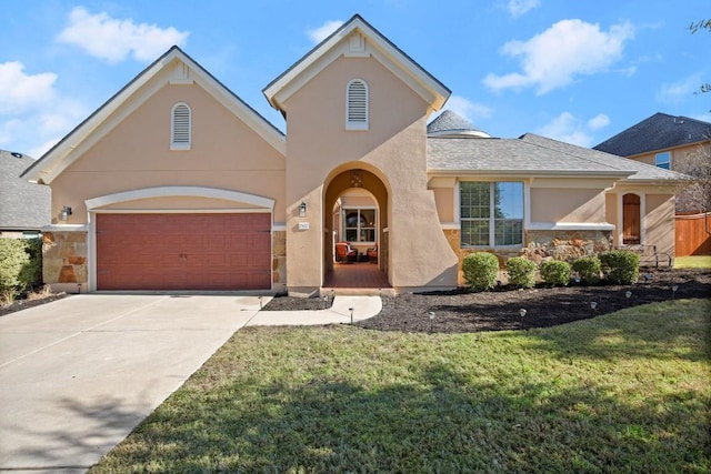 view of front facade featuring a front yard and a garage