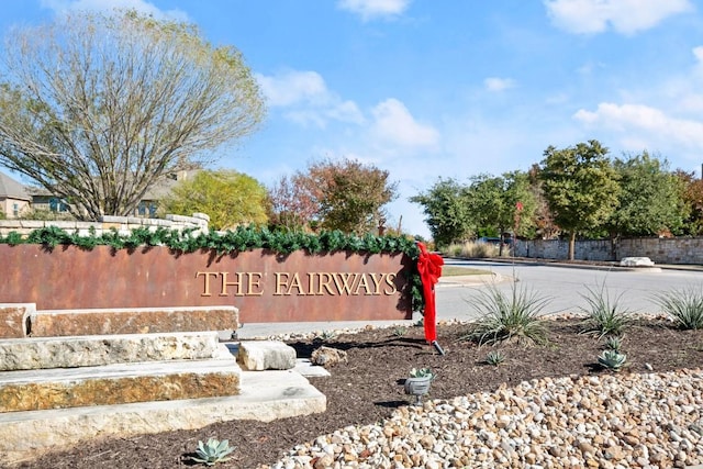 view of community / neighborhood sign