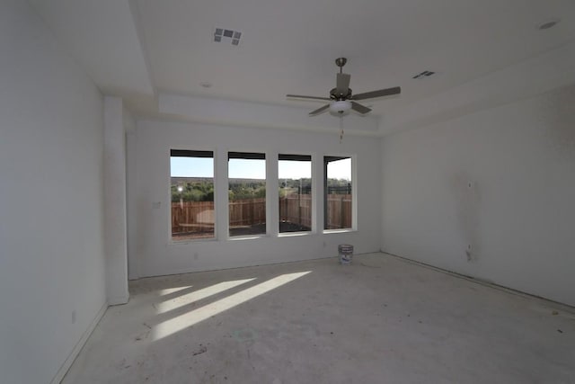 empty room with ceiling fan