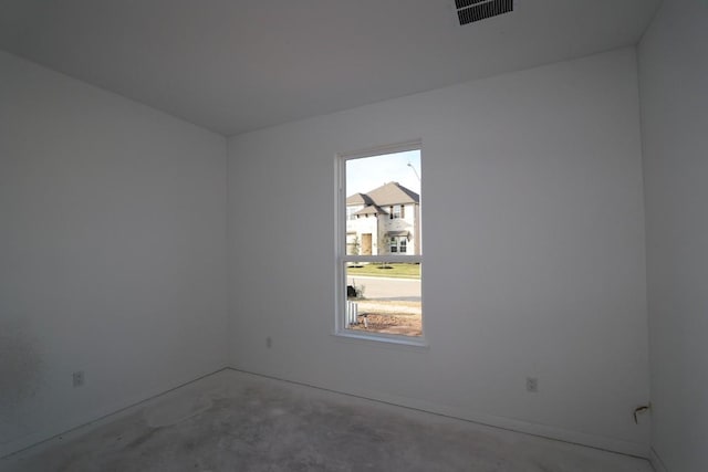 empty room featuring a healthy amount of sunlight and concrete floors