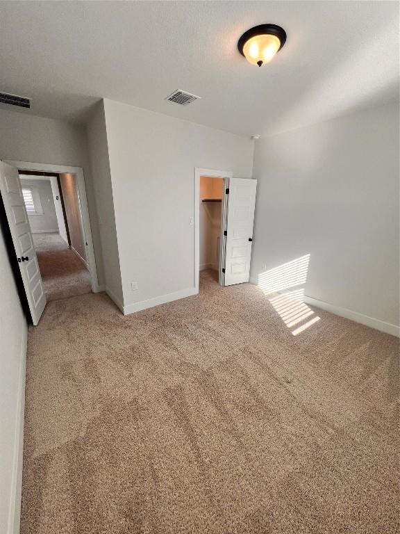 empty room with carpet