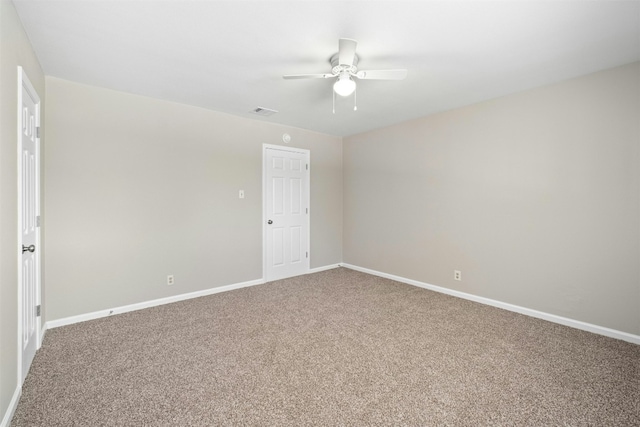 carpeted empty room featuring ceiling fan