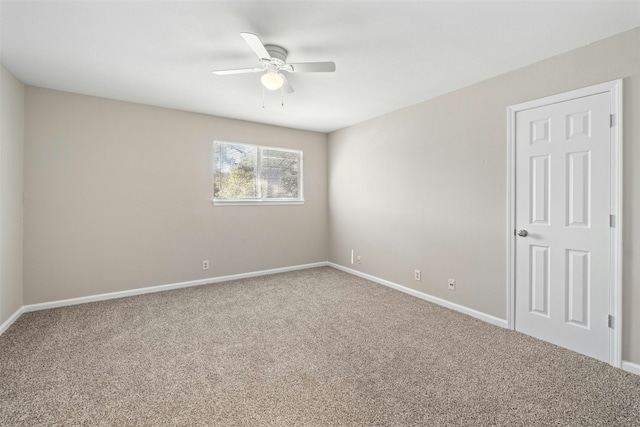 unfurnished room with carpet flooring and ceiling fan