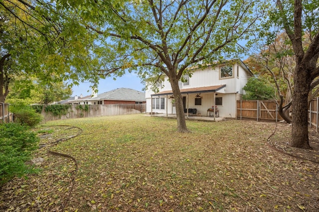 view of yard featuring a patio and ceiling fan