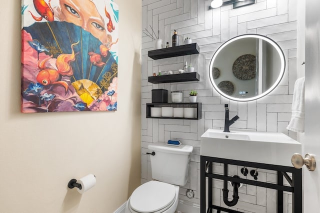 465 Linden Loop, Driftwood, TX 78619 - bathroom featuring toilet and backsplash