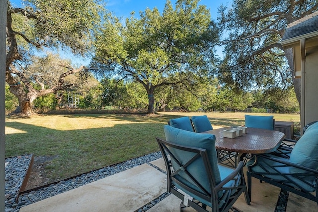 view of yard with a patio area