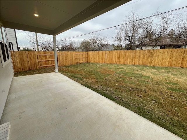 view of yard featuring a patio