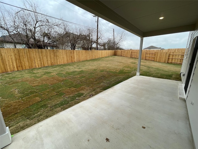 view of yard featuring a patio area