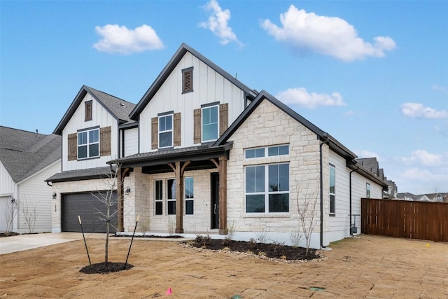 view of front facade featuring a garage