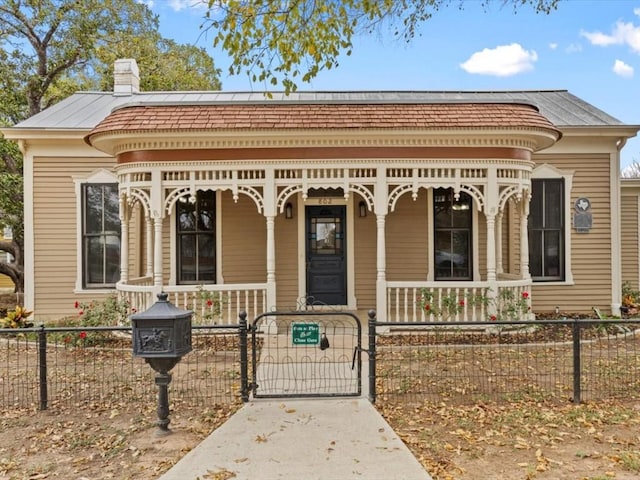 view of front facade featuring a porch