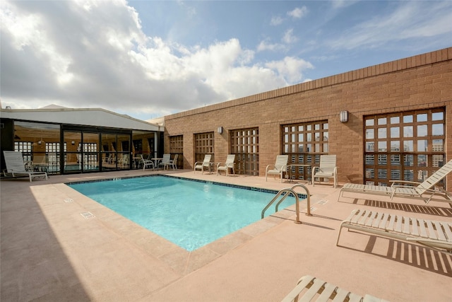 view of swimming pool