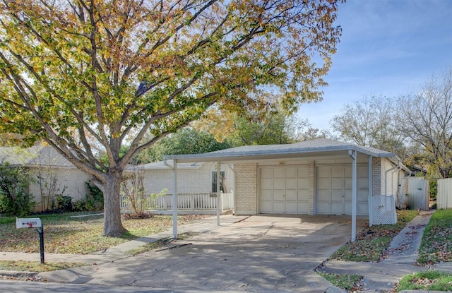 view of front facade featuring a garage