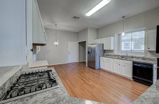 kitchen with visible vents, light wood-style flooring, a sink, appliances with stainless steel finishes, and white cabinets