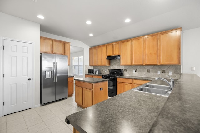 kitchen featuring backsplash, stainless steel appliances, sink, light tile patterned floors, and a kitchen island