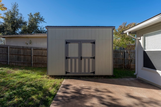 view of outbuilding featuring a yard