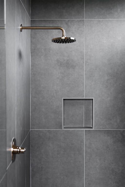 details with a tile shower