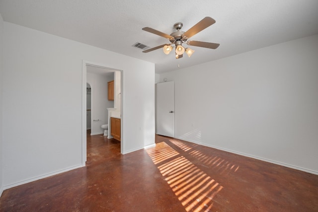 unfurnished room with a textured ceiling and ceiling fan