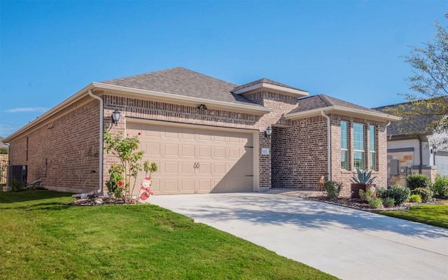 view of front of home featuring cooling unit, a garage, and a front yard