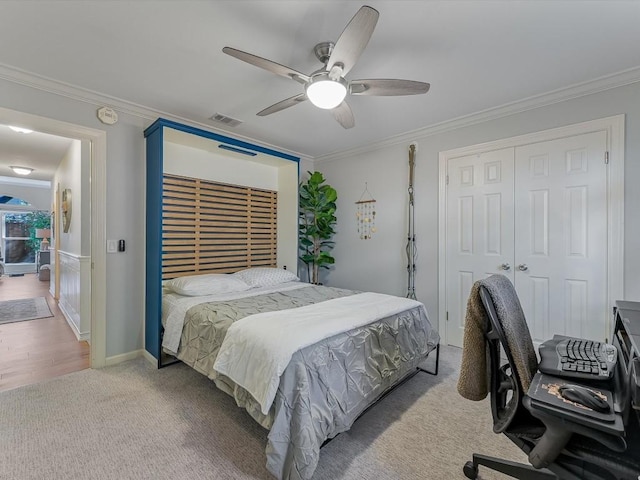 bedroom featuring wood-type flooring, a closet, ceiling fan, and ornamental molding