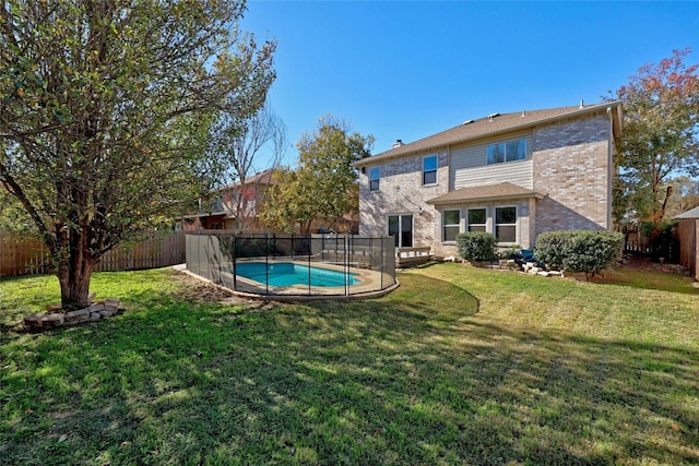 view of yard featuring a fenced in pool